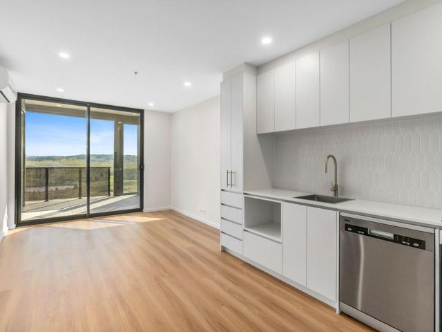 Stylish Apartment Living With Molonglo Valley Views