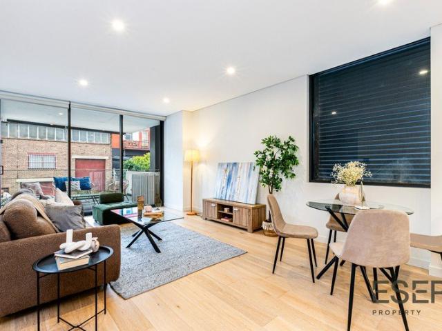 Stylish Apartment Living with Rooftop Entertaining & City Views
