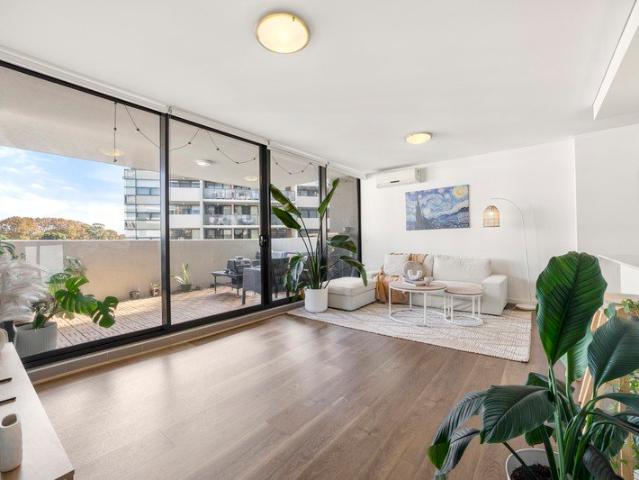 Stylish Apartment Offering Comfort & Convenience