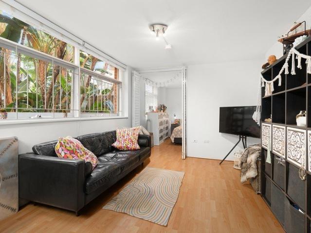 STYLISH APARTMENT OFFERING EXCEPTIONAL LIFESTYLE APPEAL