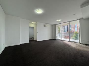 Stylish Apartment Offering Space, Comfort & Convenience