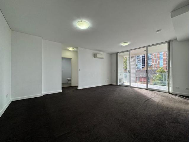 Stylish Apartment Offering Space, Comfort & Convenience