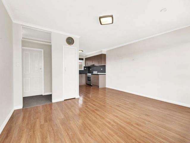 STYLISH APARTMENT OPPOSITE THE BEACH!