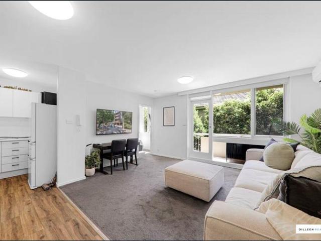Stylish Armadale Living with Sunny Balcony