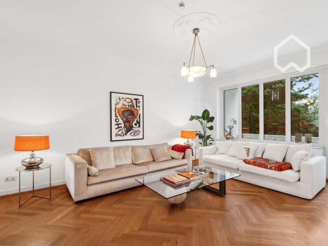 Stylish Art Deco Apartment close to city centre