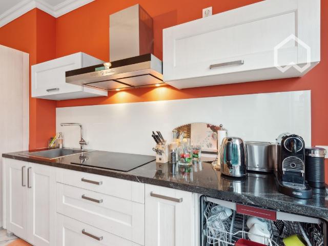 Stylish Art Deco Apartment close to city centre, Dusseldorf Amsterdam Apartments for Rent