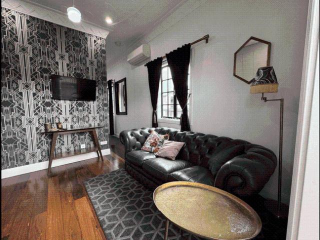 STYLISH ART DECO APARTMENT IN THE HEART OF SOUTH BRISBANE