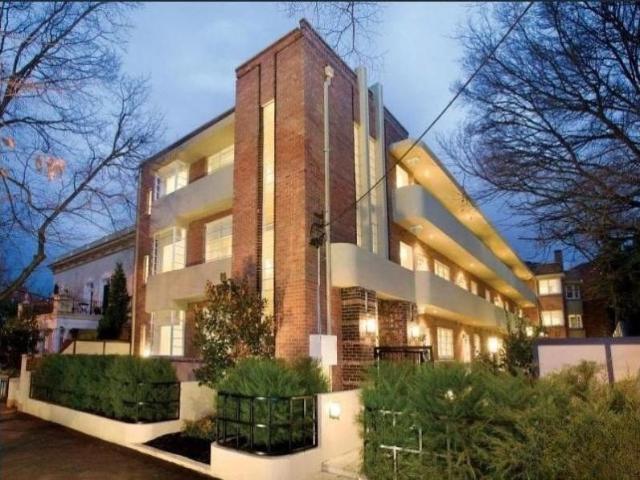 Stylish Art Deco Apartment in Prime East Melbourne Location