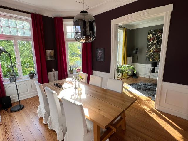 Stylish Art Nouveau Penthouse by the Park – Furnished Mid term in Winterhude