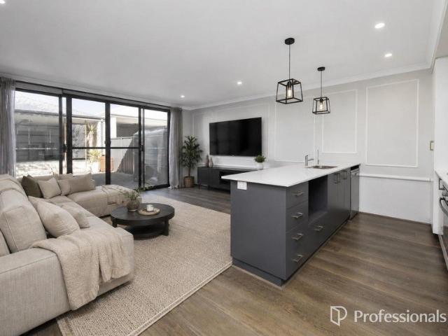 Stylish Bushmead Living in a Stunning Foothills Setting