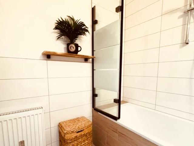 Stylish Business Apartment in Dresden | Balcony, Private Parking & Excellent Connections, Dresden Amsterdam Apartments for Rent