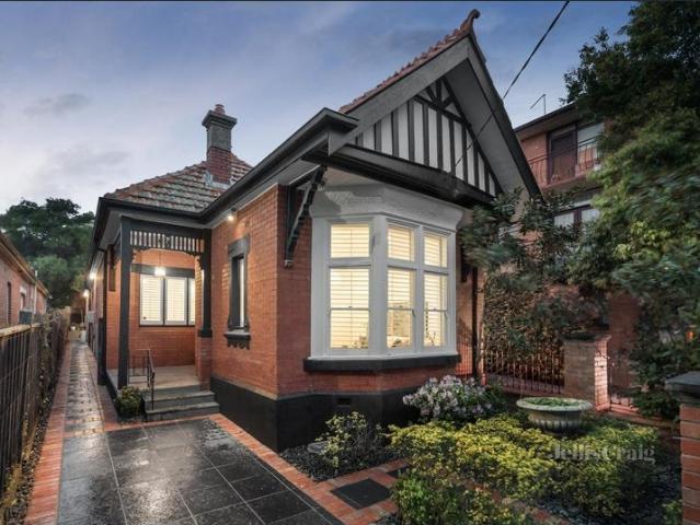 Stylish Bayside Living in Prime Elwood Location