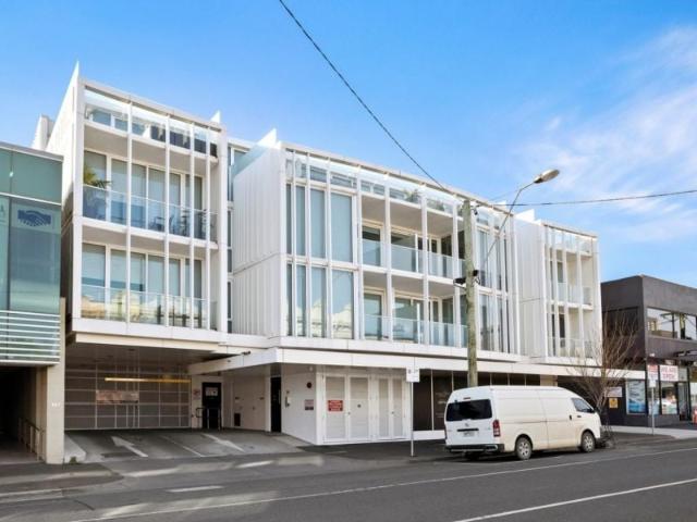 Stylish Bayside Living in the Heart of Brighton Fully Furnished