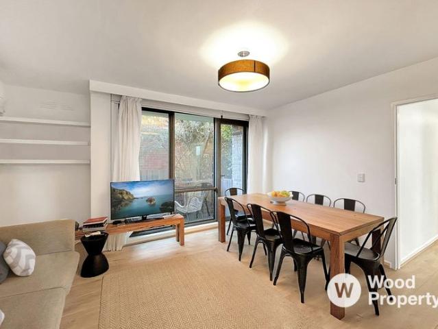 Stylish Bayside Living in the Heart of Elwood