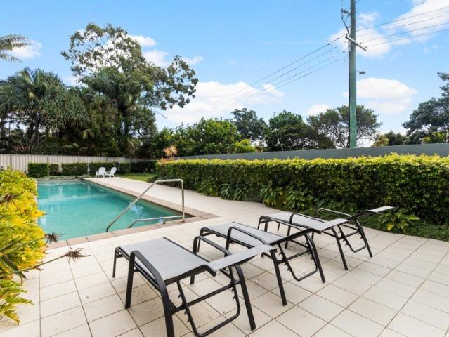 Stylish Bayside Living in the Sought After Gloria Apartments