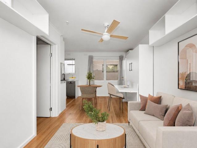 Stylish Bayside Living with an Approx. 6.1% Rental Yield