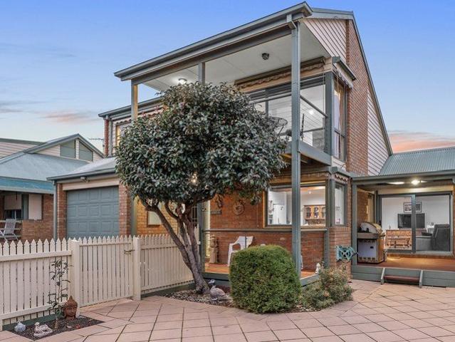 Stylish Beachside Townhouse Just Moments from Fishermans Beach & Main Street With No Body Corporate