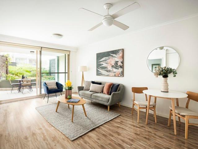 Stylish beachside apartment in the sought after Catalina complex