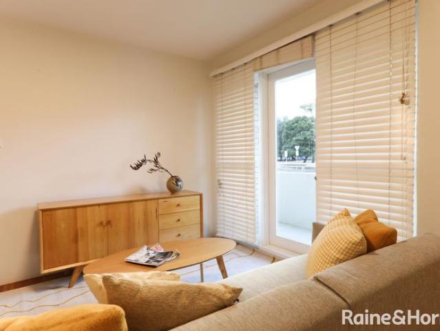 Stylish Beachside Apartment Moments from Bondi Beach