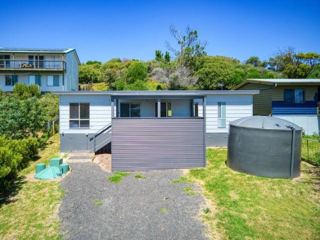 Stylish Beachside Living in Venus Bay