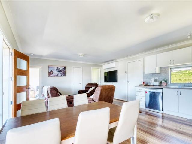 Stylish Beachside Living in Venus Bay