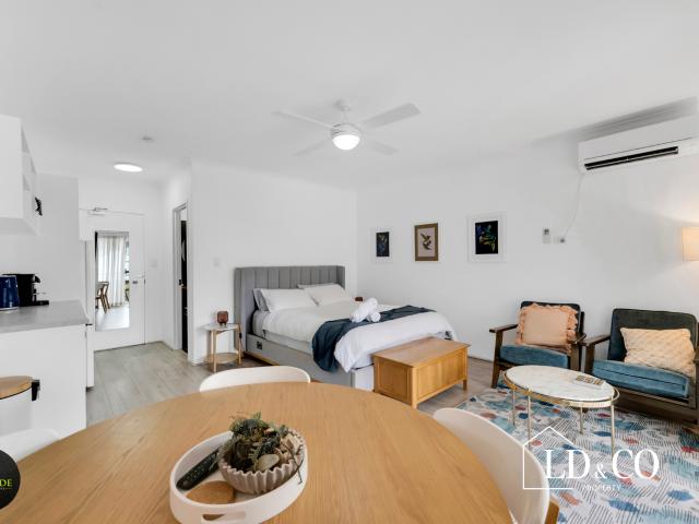 Stylish Beachside Studio with Resort Amenities