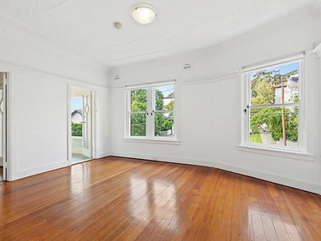 Stylish Bellevue Hill Apartment with Space, Light & Convenience