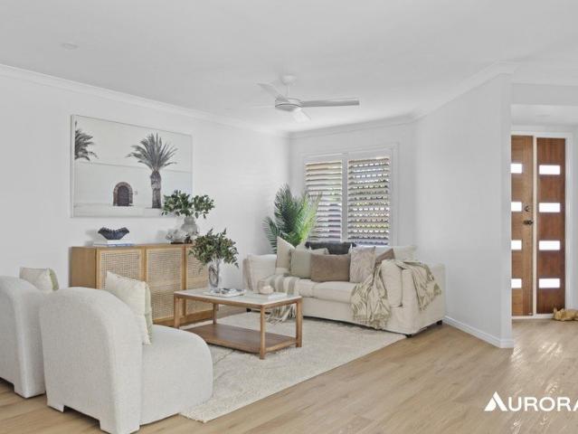 Stylish Birkdale Living in a Prime Bayside Setting!