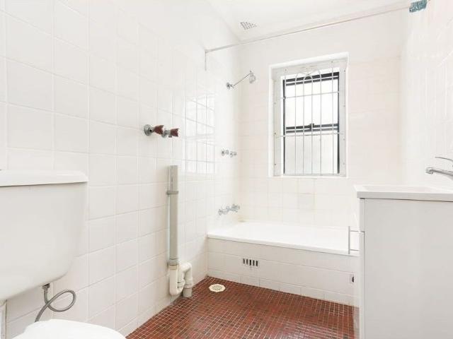 STYLISH BONDI BEACH APARTMENT IN AN UNBEATABLE LOCATION