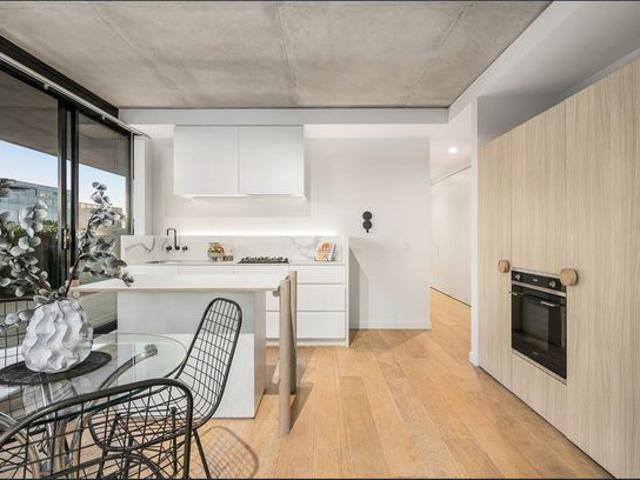 Stylish Boutique Apartment with Stunning City Views