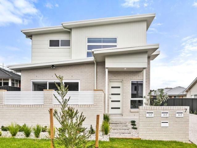 Stylish Boutique Living in the Heart of Oak Flats