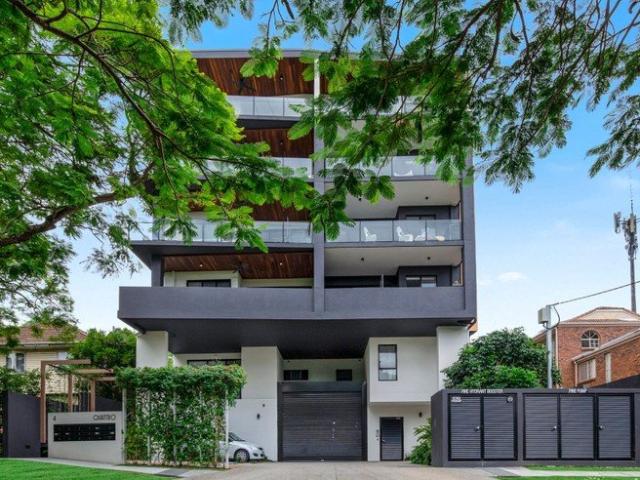Stylish Boutique Living in a Peaceful, Tree Lined Cul de Sac
