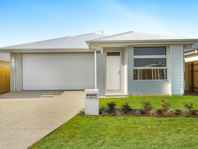 Stylish Brand New Family Living in a Peaceful Park Ridge Court