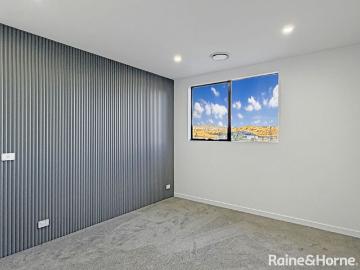 Stylish & Brand New Googong Family Home