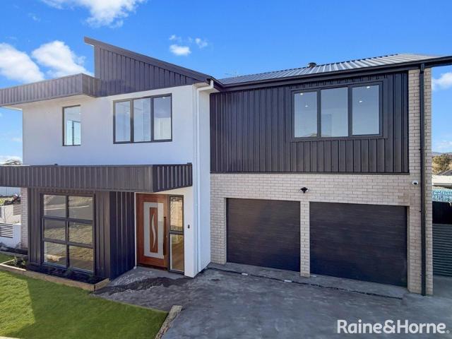 Stylish & Brand New Googong Family Home