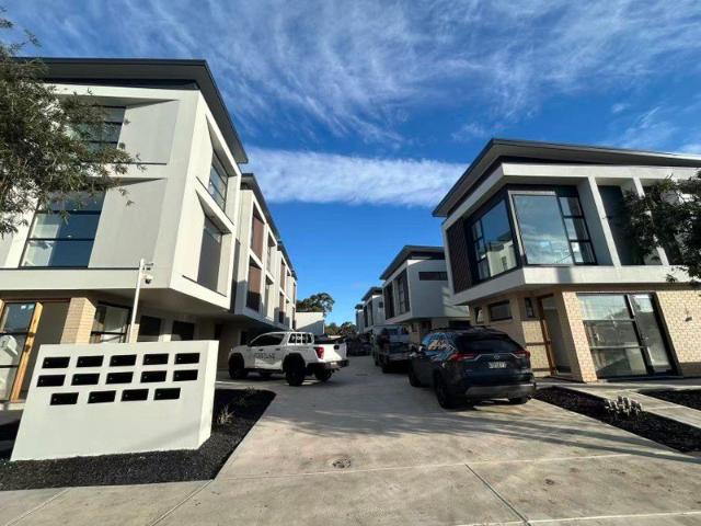 Stylish Brand New Home in a Convenient Marion Location