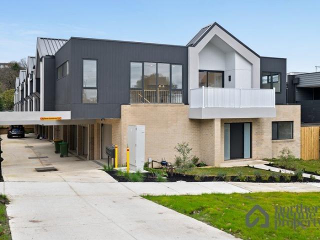 Stylish Brand New Living in the Heart of Lilydale