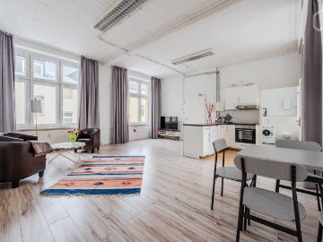 Stylish & Bright 2 Room Apartment