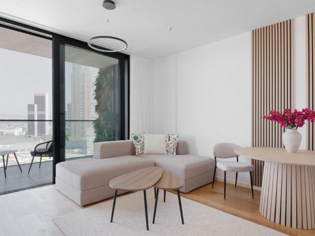 STYLISH BRIGHT TWO ROOM APARTMENT 21.10 WITH AMAZING VIEW IN EDEN TOWER FRANKFURT, Frankfurt Amsterdam Apartments for Rent