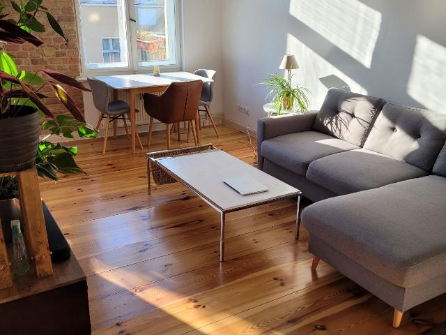 Stylish & Bright Apartment with Balcony in Berlin Friedrichshain