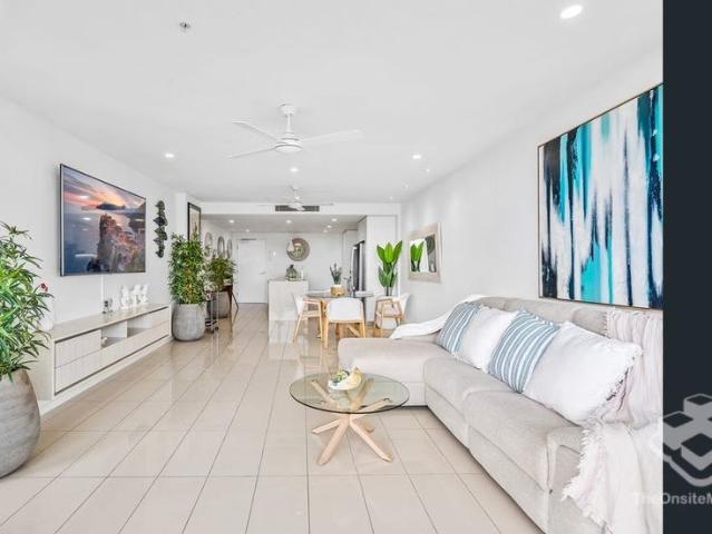 Stylish Broadwater Living with Water Views
