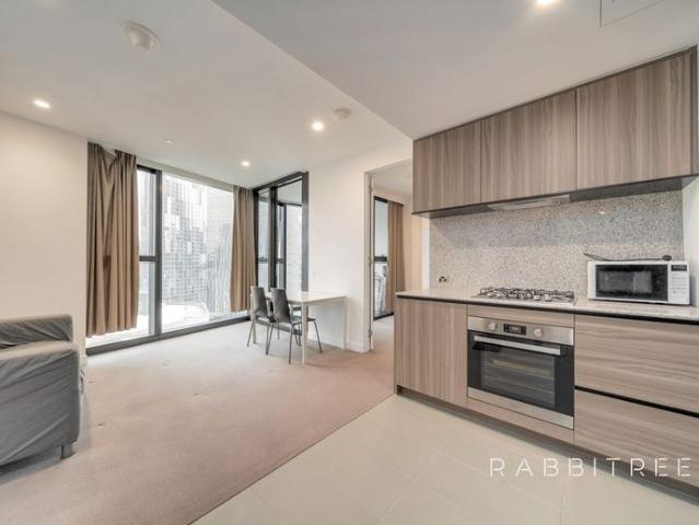 Stylish Carlton Apartment with Modern Finishes and City Access