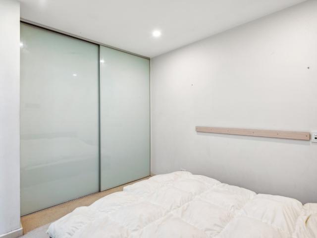 Stylish CBD Apartment offering amazing value