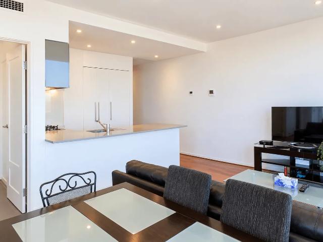 Stylish CBD Apartment with City and Hills Views