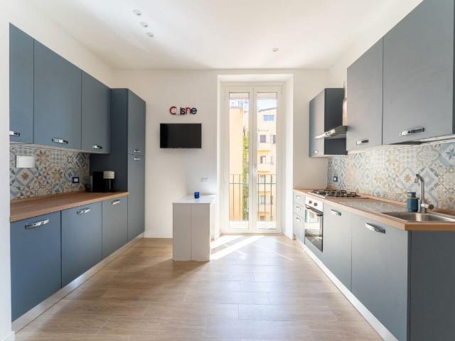 Stylish Celio Apartment – Steps from the Colosseum with Balconies & Modern Comforts! Cribmed