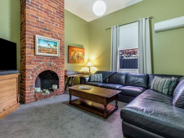 Stylish Central Living with Exceptional Courtyard Entertaining