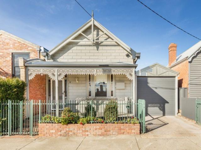 Stylish Central Living with Exceptional Courtyard Entertaining