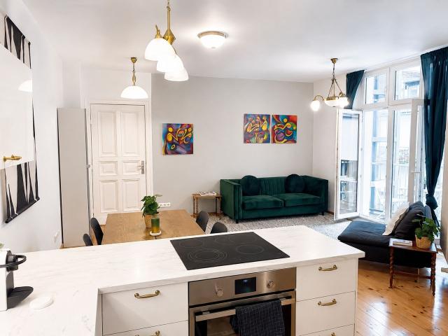 Stylish, central, quiet renovated furnished apartment, balcony, lift top location P. Berg Mitte, Berlin Amsterdam Apartments for Rent