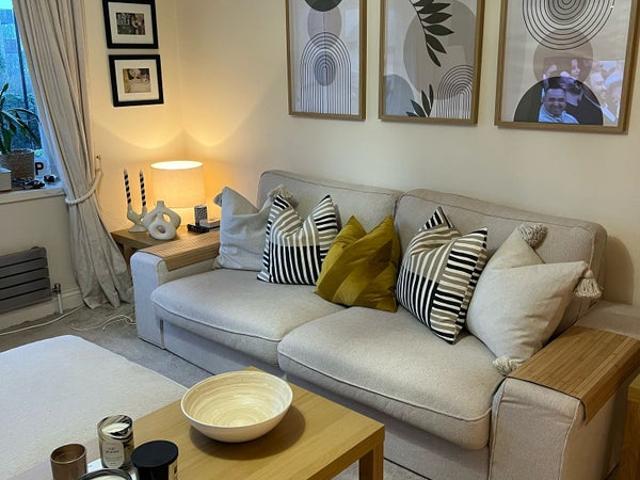 Stylish, Central Two Bedroom Flat in Caledonian Ro