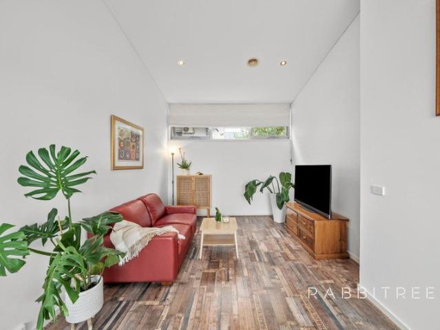 Stylish Chapel Street Living with House Like Space